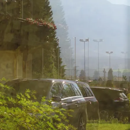 آرت آند سبورت فندق 3*